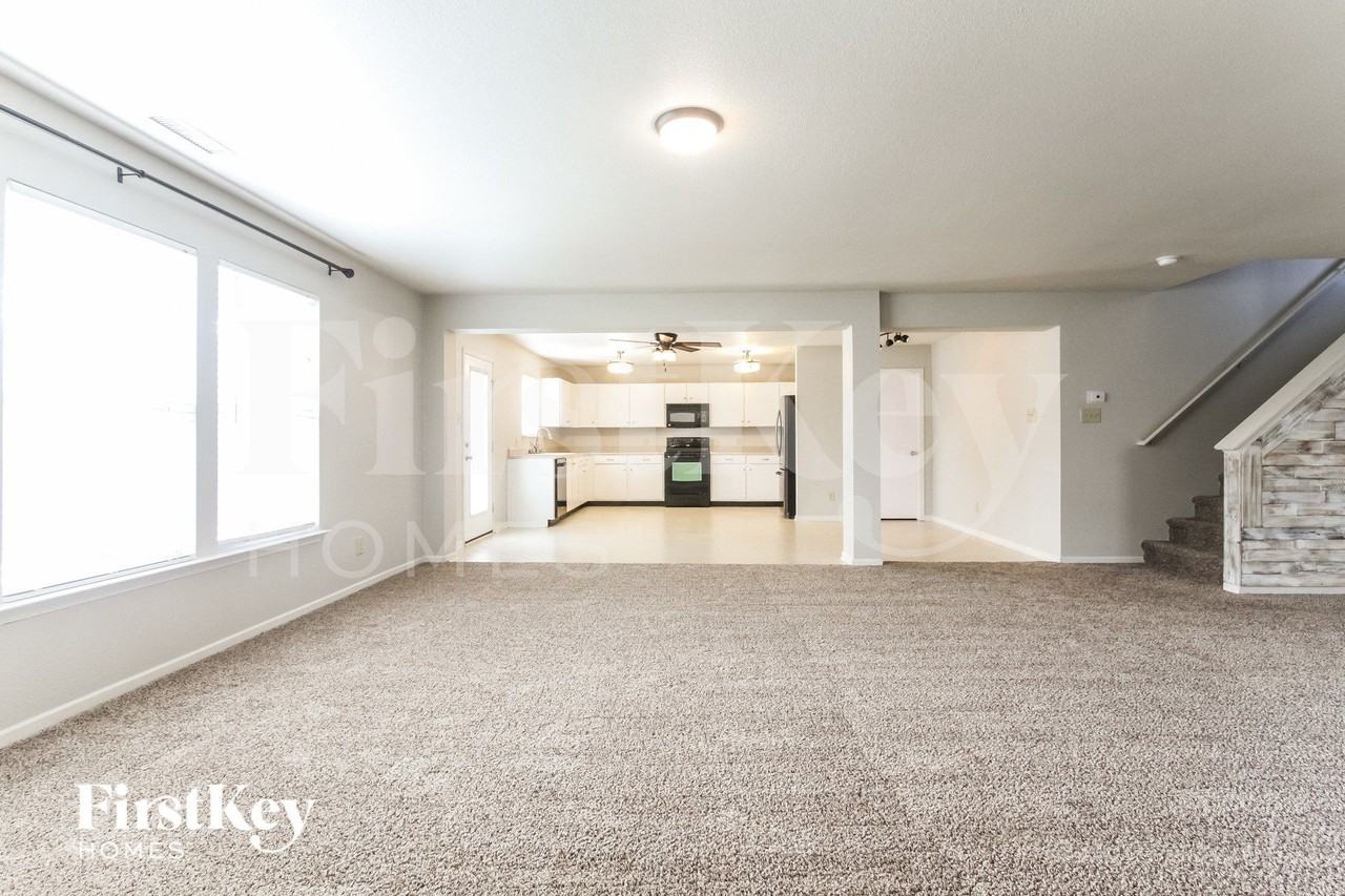 10230 Mcclain Dr - Photo 5 of 15