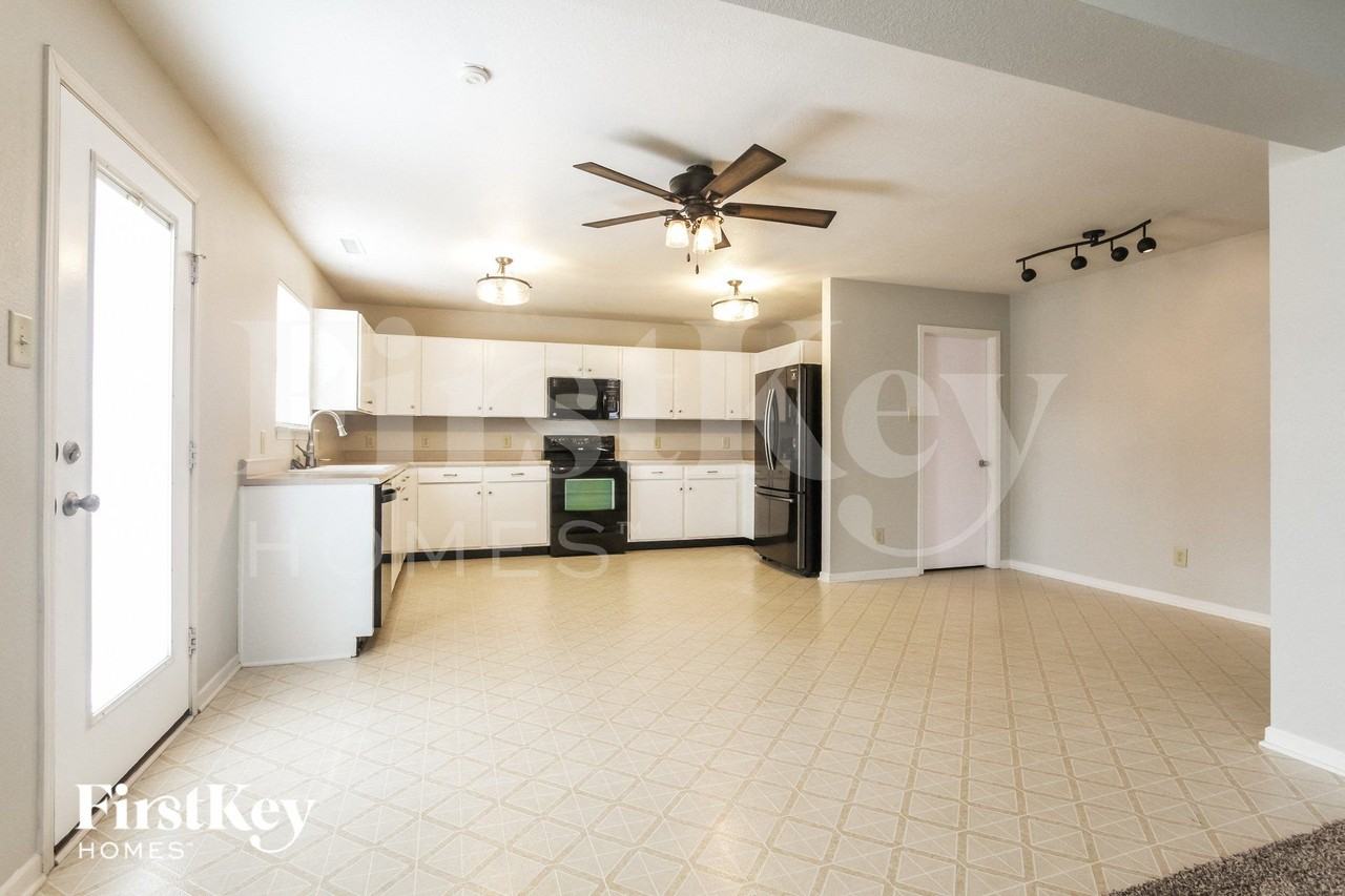 10230 Mcclain Dr - Photo 6 of 15