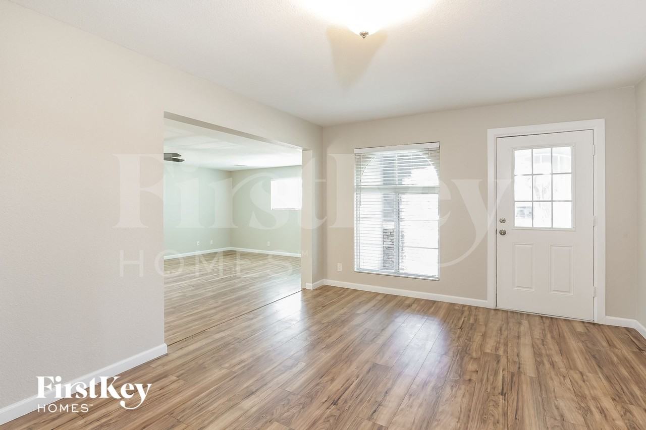 5604 W Bartlett Ave - Photo 3 of 15