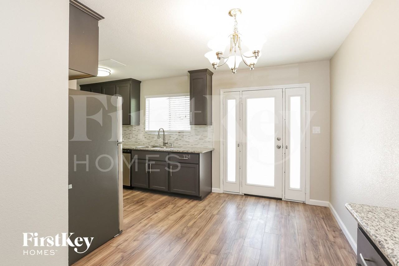 5604 W Bartlett Ave - Photo 6 of 15