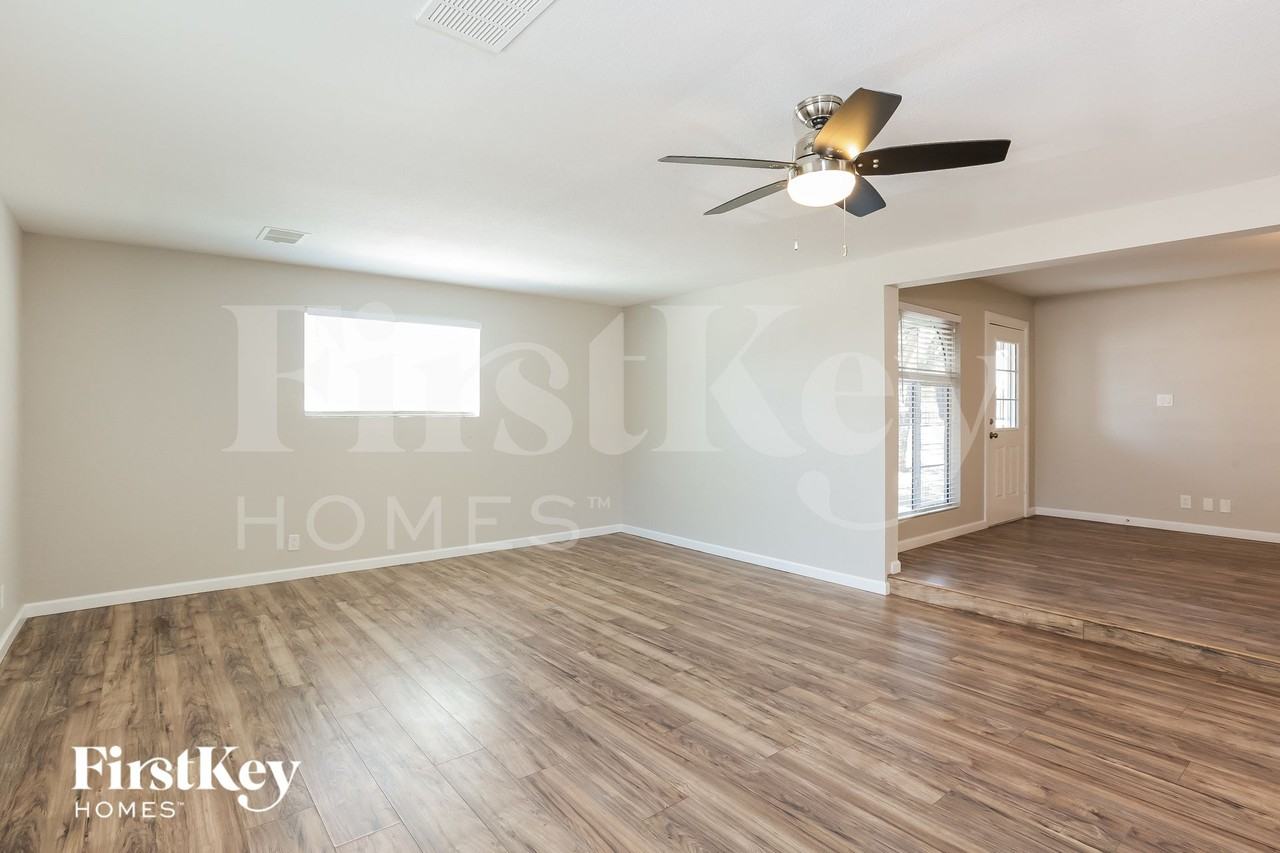 5604 W Bartlett Ave - Photo 7 of 15