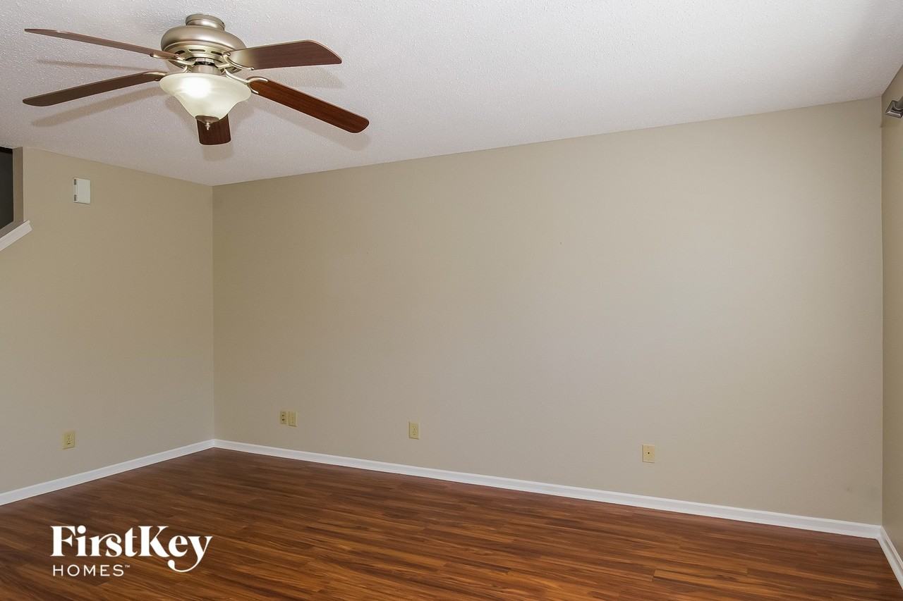 10188 Cumberland Pointe Blvd - Photo 3 of 15