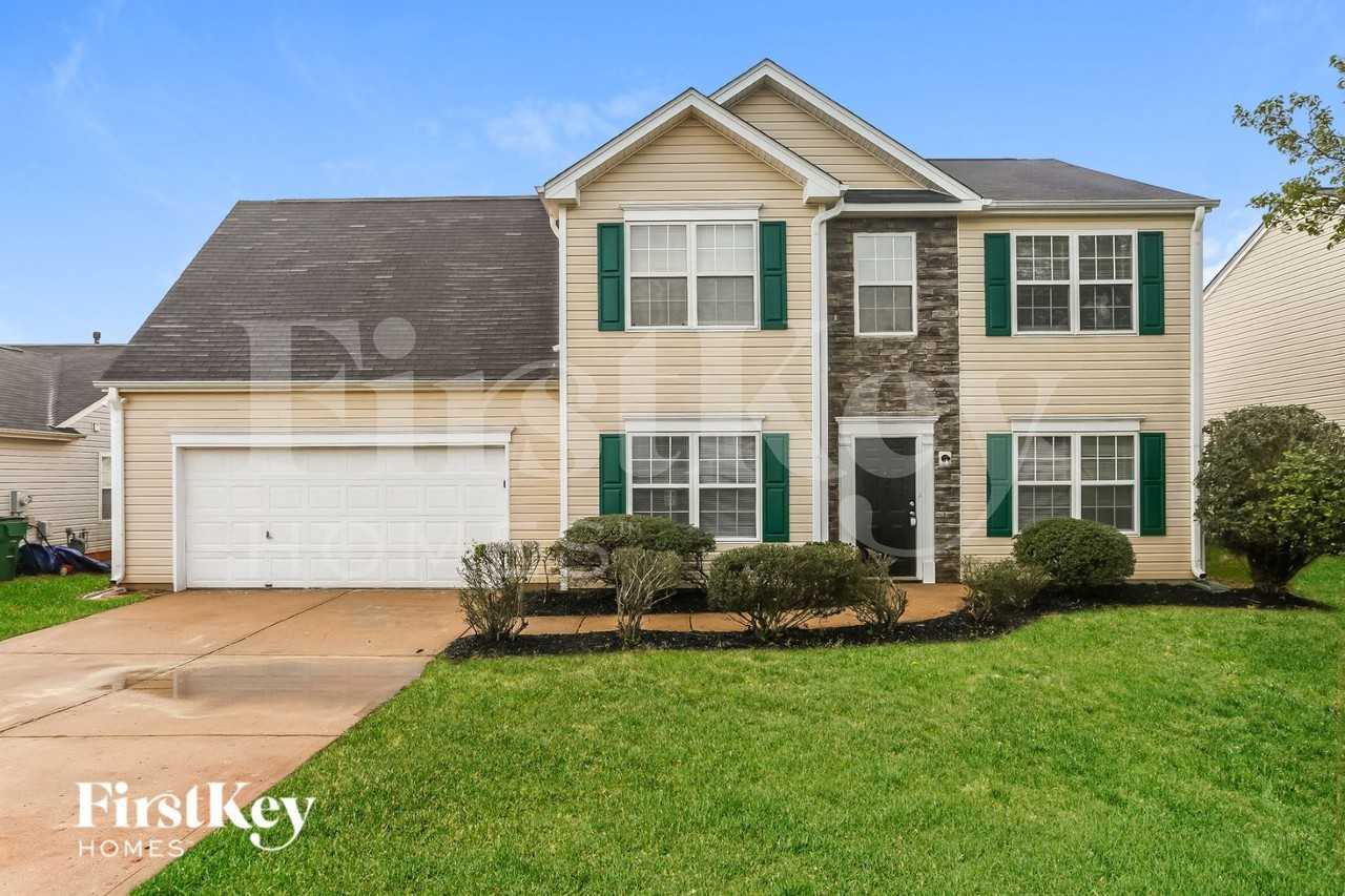 12106 Chantress Ln - Photo 2 of 15