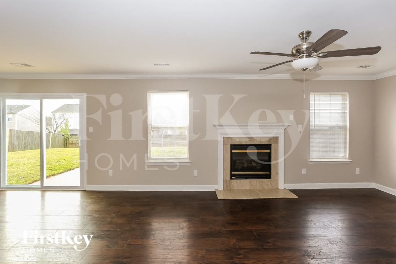 12106 Chantress Ln - Photo 3 of 15