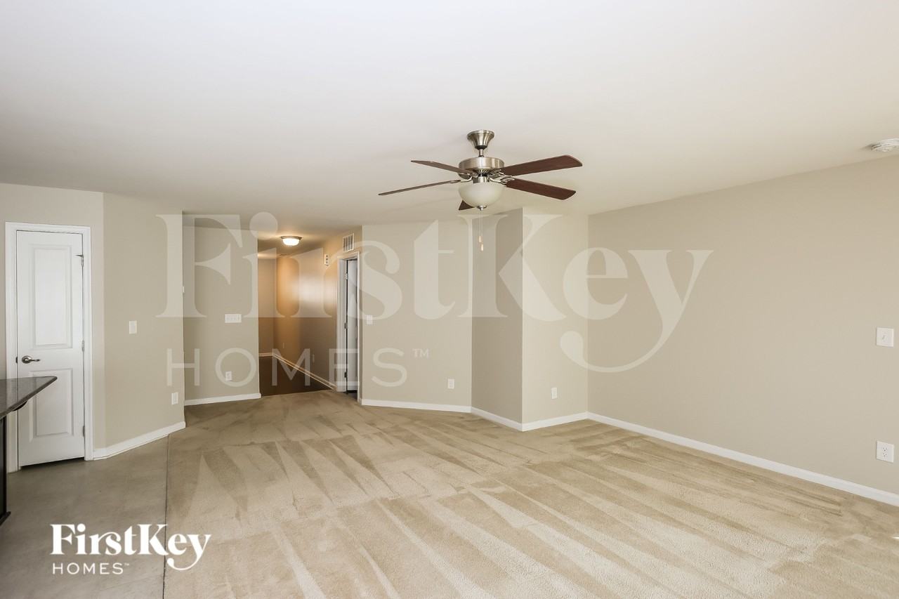 1512 Scarbrough Cir Sw - Photo 5 of 16