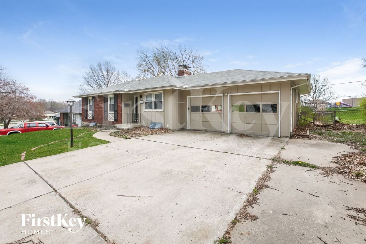 804 Nw Hearnes Ave - Photo 2 of 15