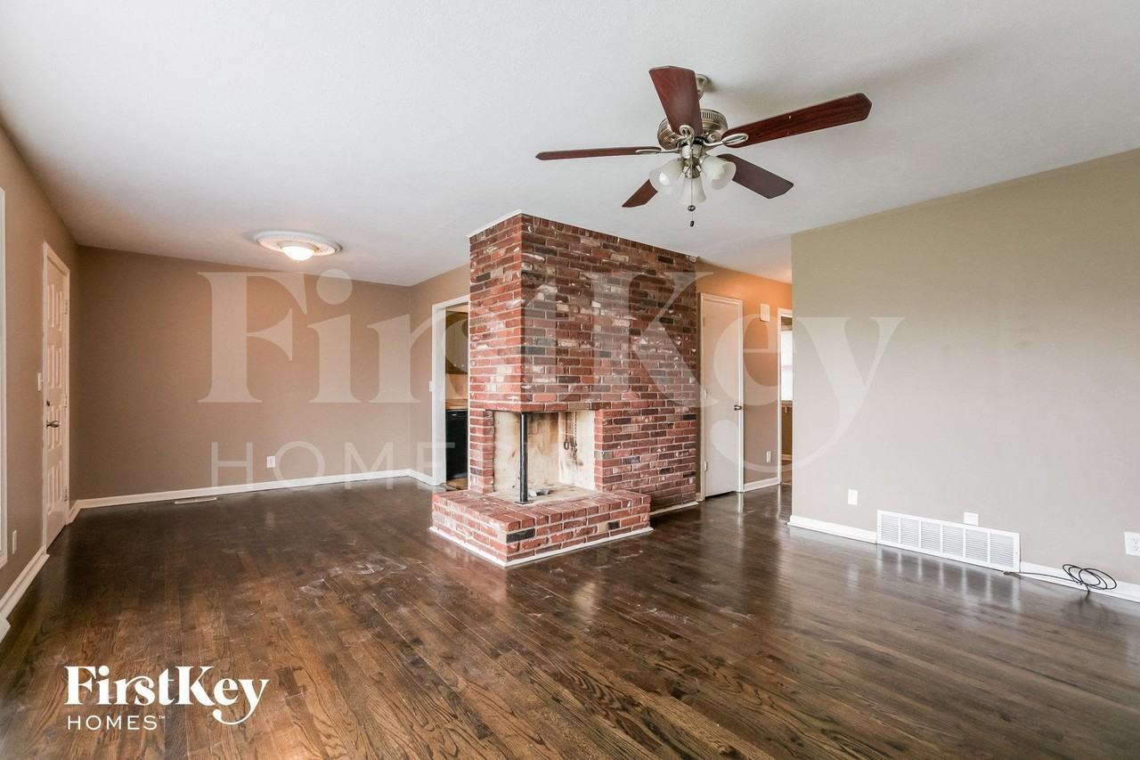 804 Nw Hearnes Ave - Photo 3 of 15