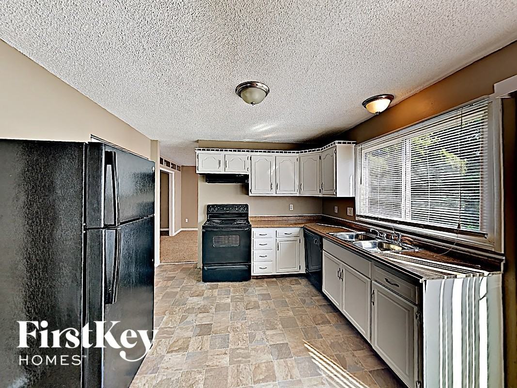 6832 Chilham Dr - Photo 3 of 18