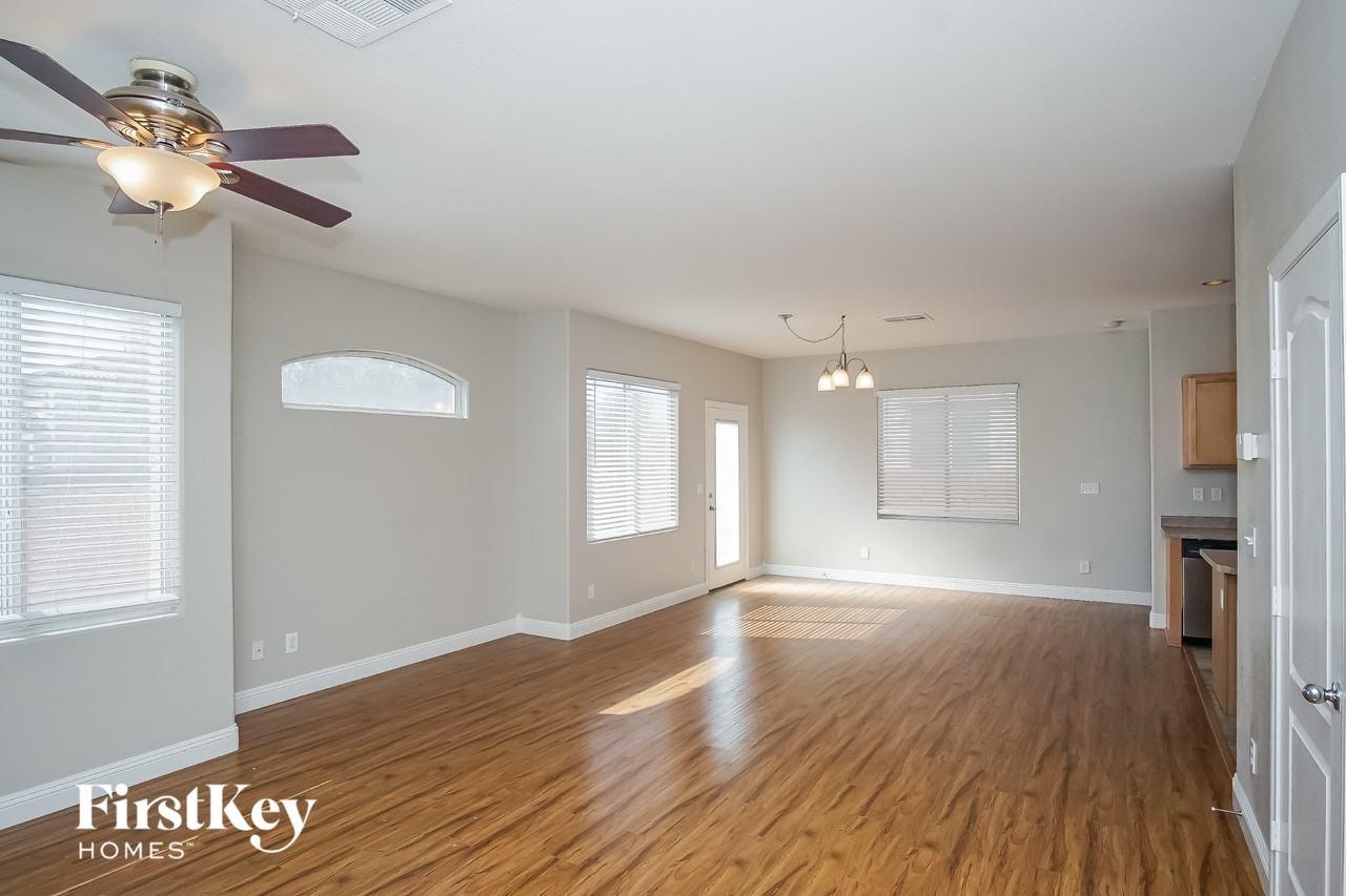 667 Baffin Island Rd - Photo 2 of 15