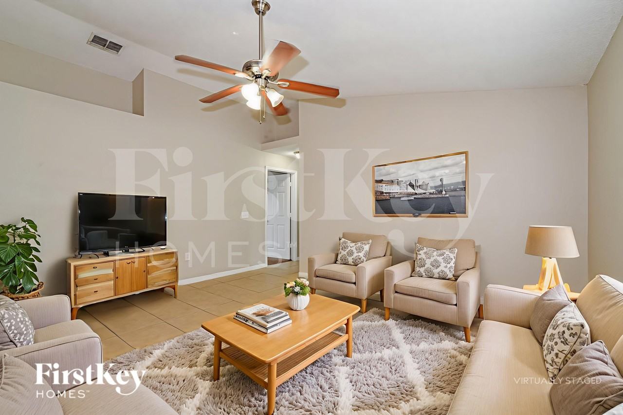 6551 Viewpoint Ct - Photo 4 of 19