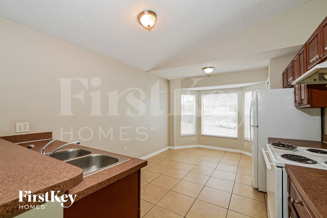 6551 Viewpoint Ct - Photo 6 of 19