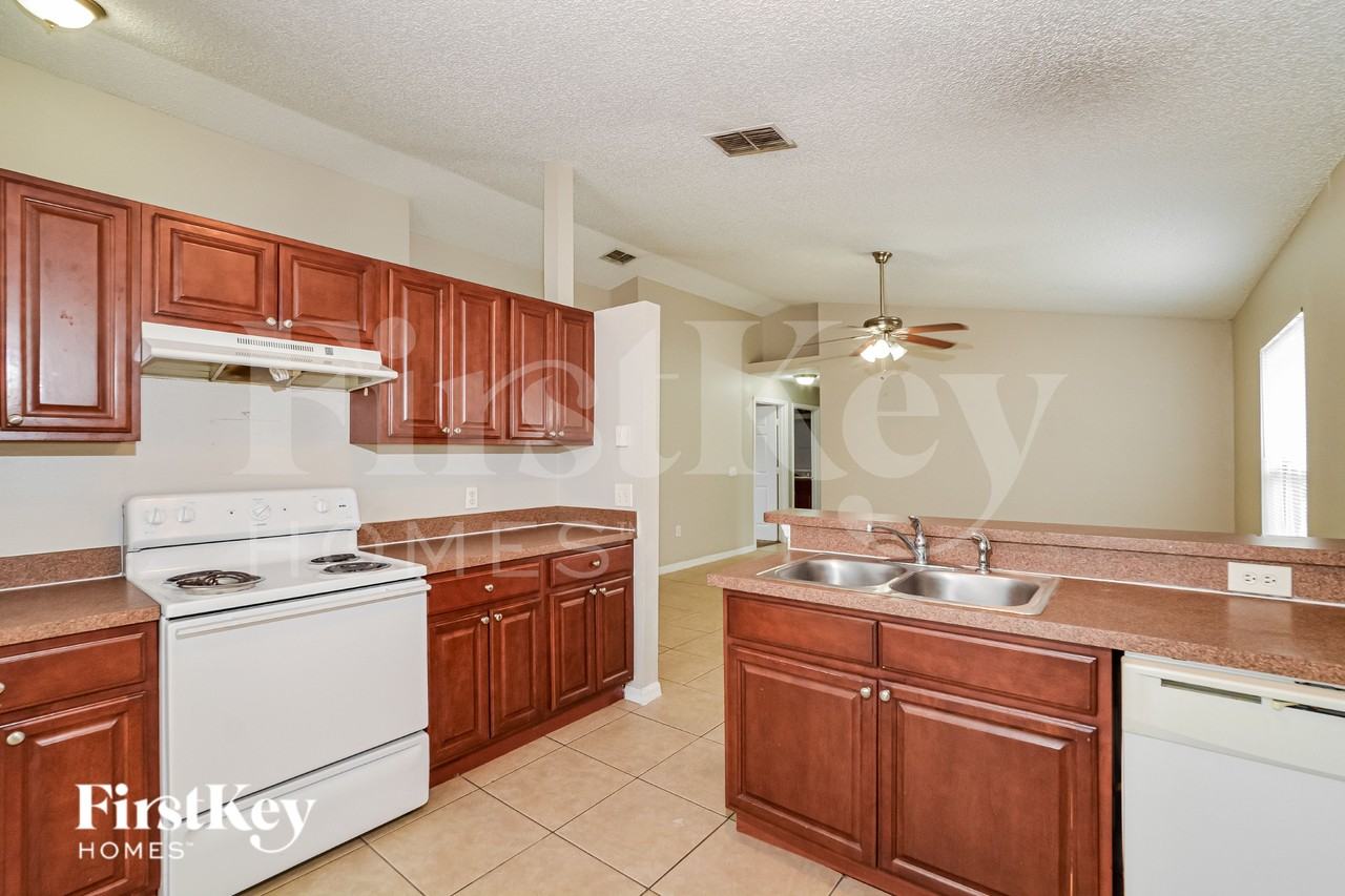 6551 Viewpoint Ct - Photo 7 of 19