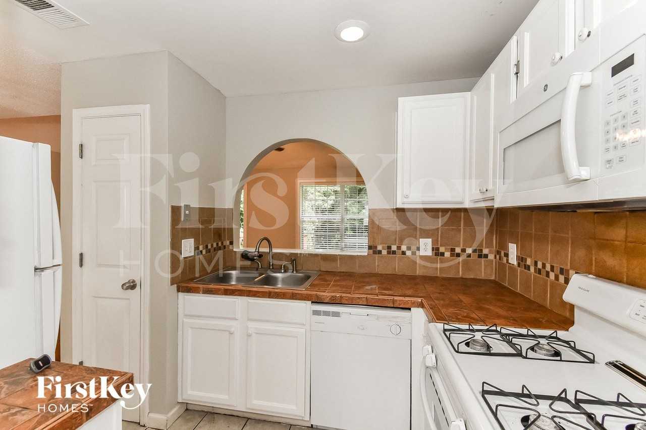 4017 Rhinehart Ct - Photo 5 of 14