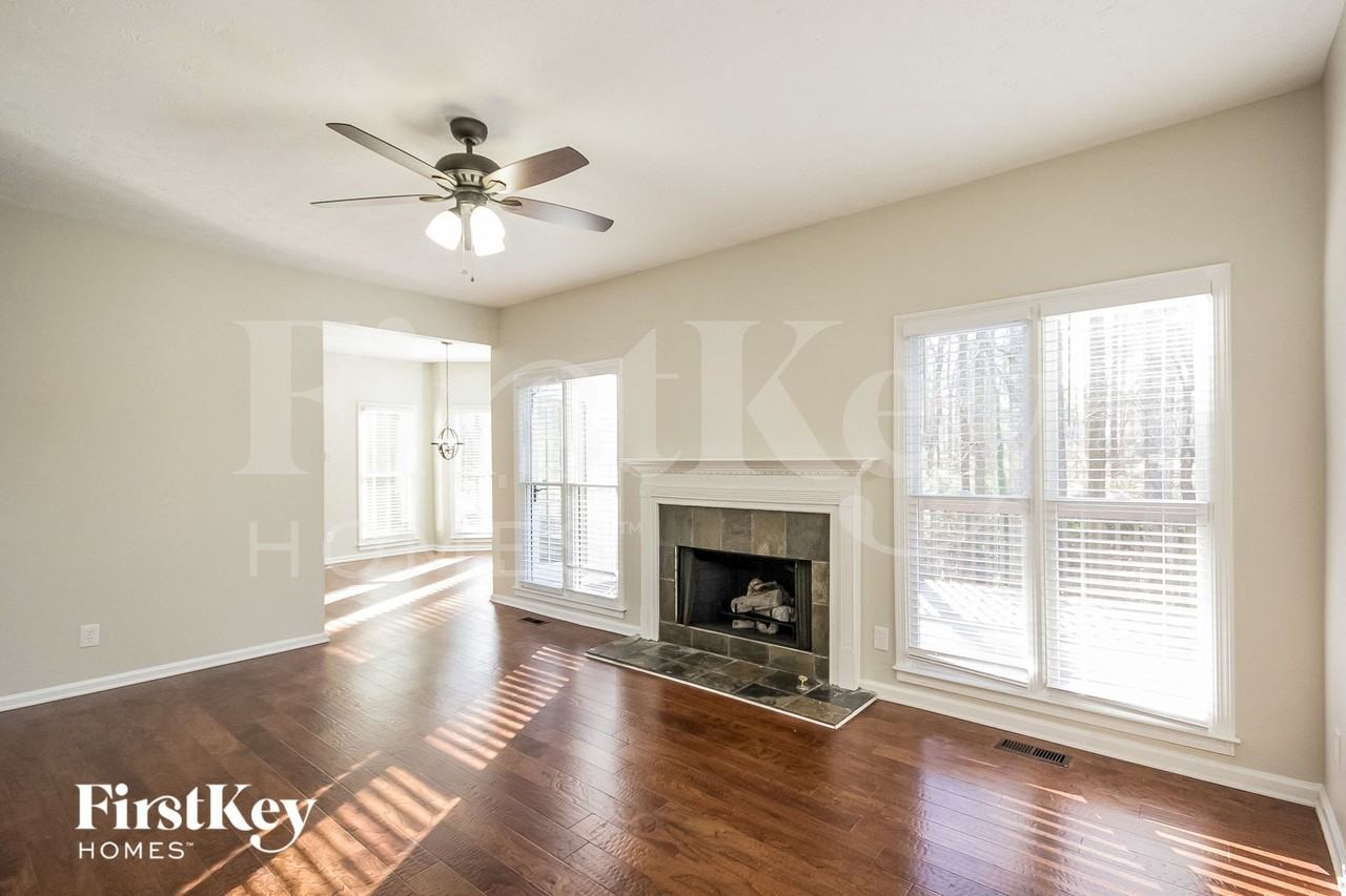 3511 Wellsley Dr - Photo 6 of 15