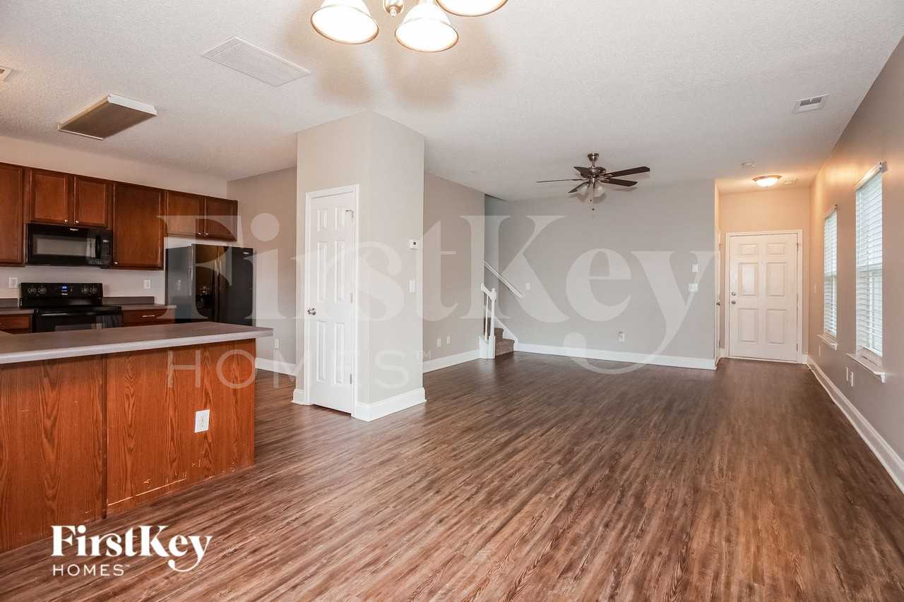 3240 Denali Ct - Photo 3 of 15