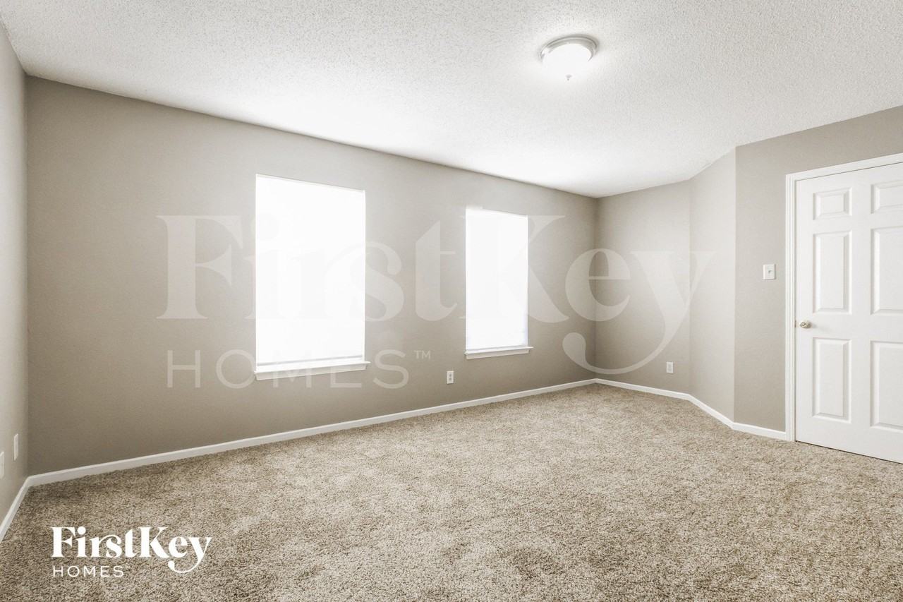 2315 Summerwood Ln - Photo 7 of 15