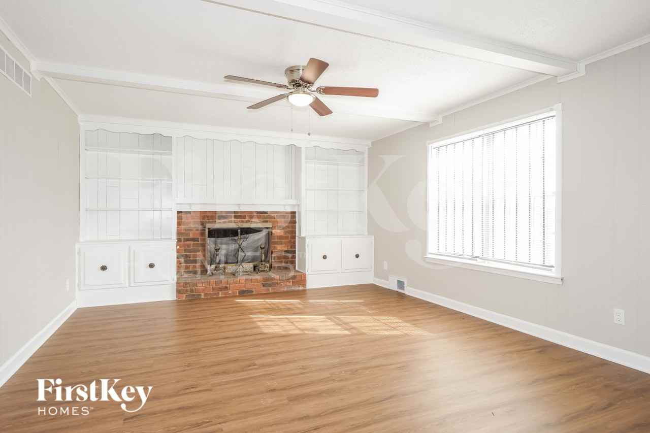 2077 Oakvalley Rd - Photo 2 of 19