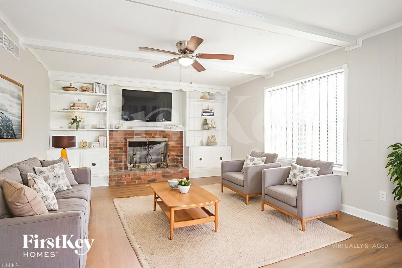 2077 Oakvalley Rd - Photo 3 of 19