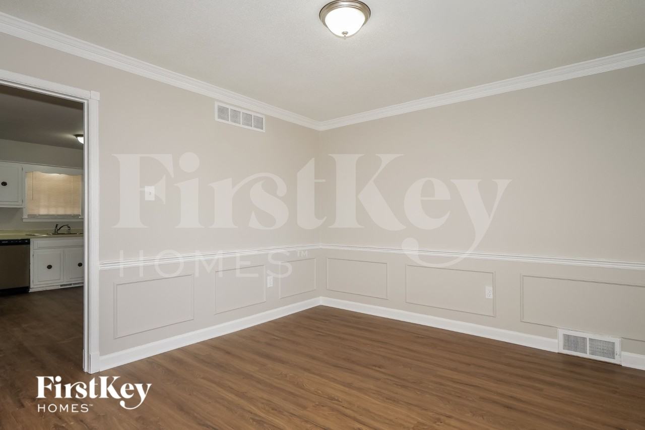 2077 Oakvalley Rd - Photo 5 of 19