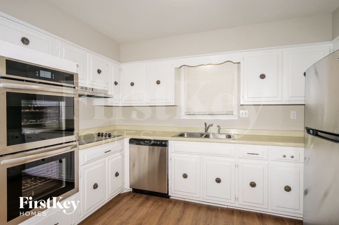 2077 Oakvalley Rd - Photo 7 of 19