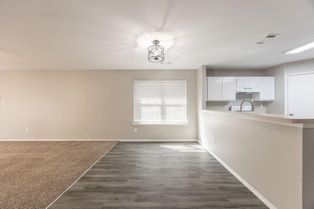 2831 Grandview Dr - Photo 4 of 36