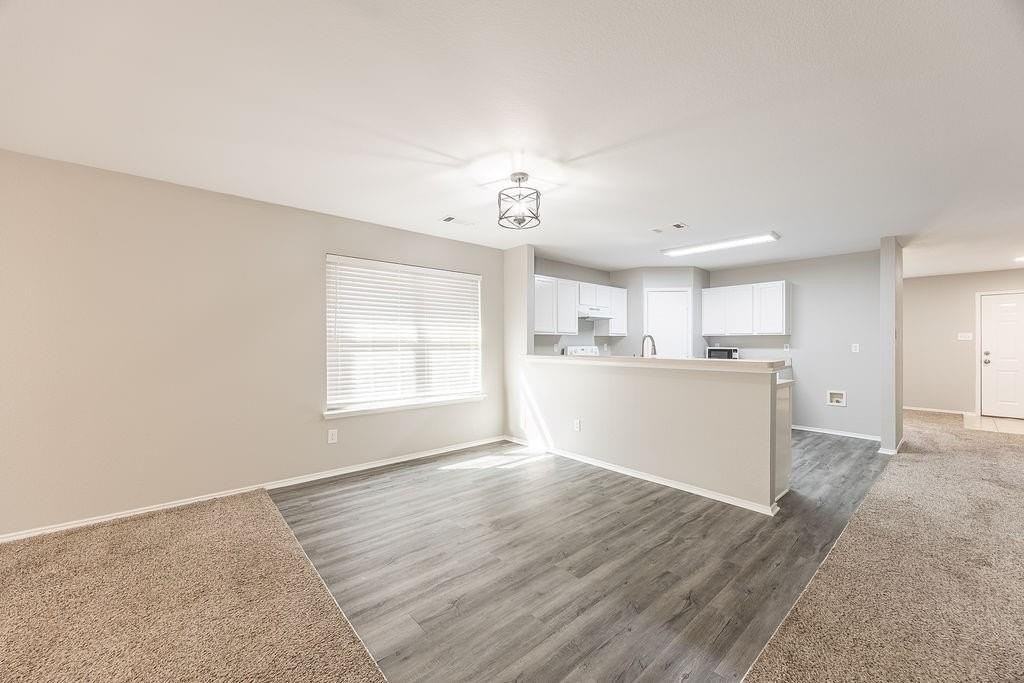 2831 Grandview Dr - Photo 7 of 36