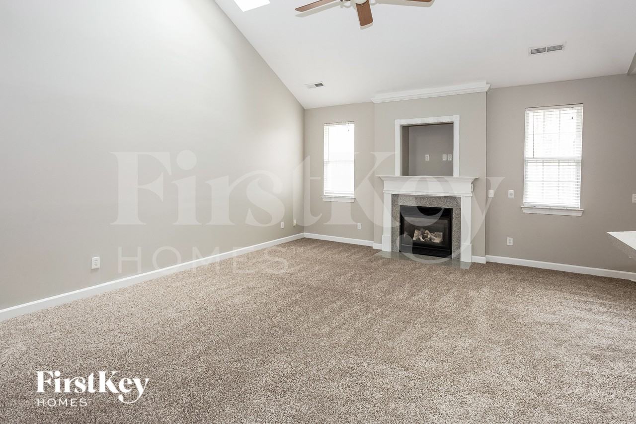 1504 Aries Ln - Photo 4 of 19