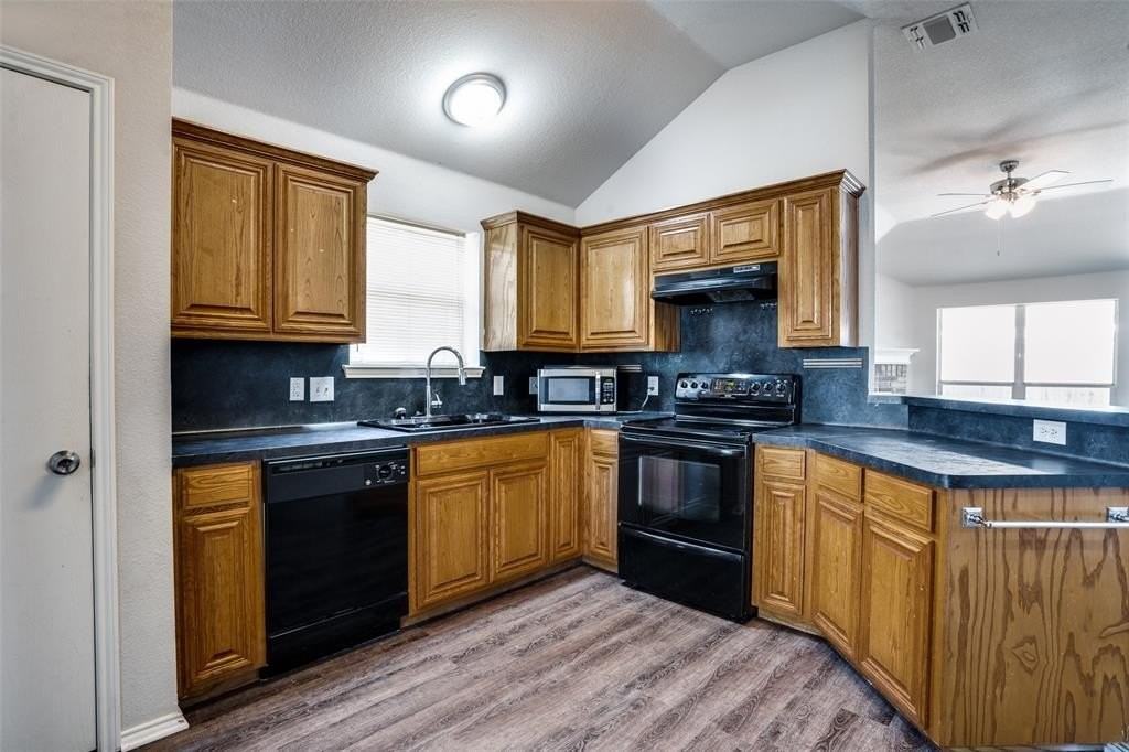 4624 Wheatland Dr - Photo 3 of 16