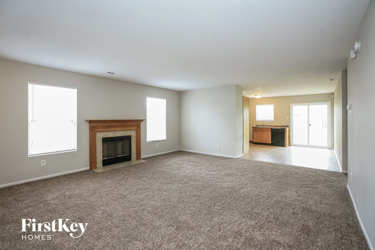 1315 Shadetree Ln - Photo 3 of 15