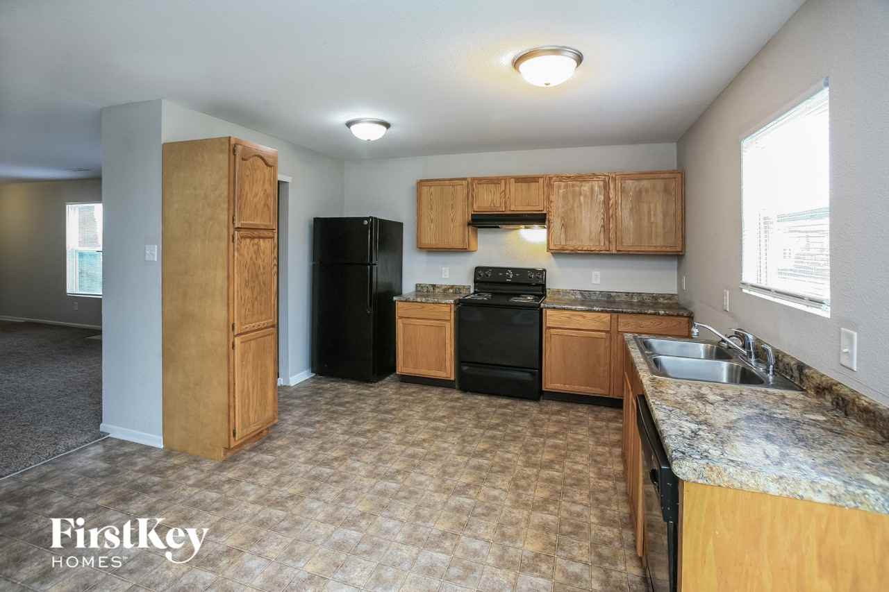 1315 Shadetree Ln - Photo 5 of 15