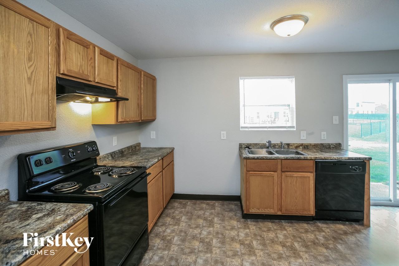 1315 Shadetree Ln - Photo 6 of 15