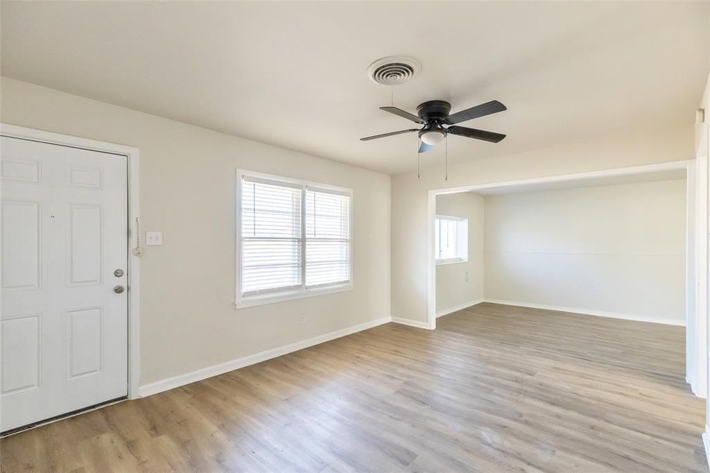 1197 Yorktown Dr - Photo 5 of 30