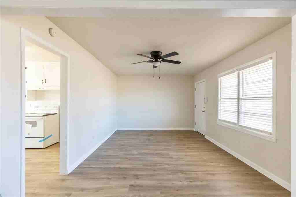 1197 Yorktown Dr - Photo 6 of 30