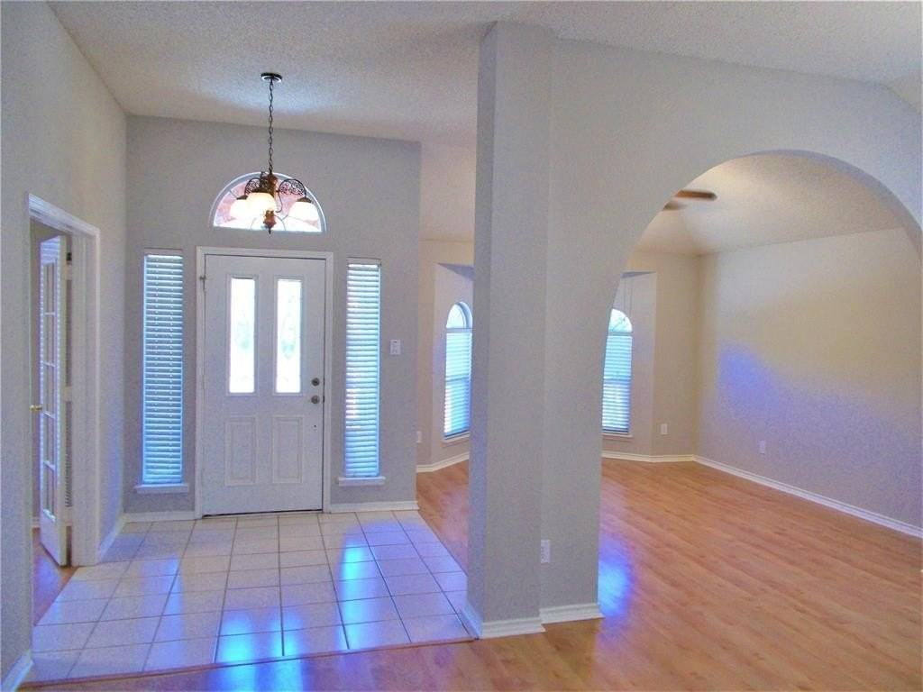 914 Heritage Pkwy S - Photo 4 of 25