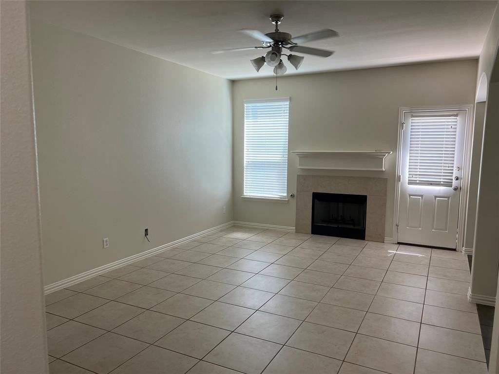 1412 Carver Ln - Photo 3 of 15