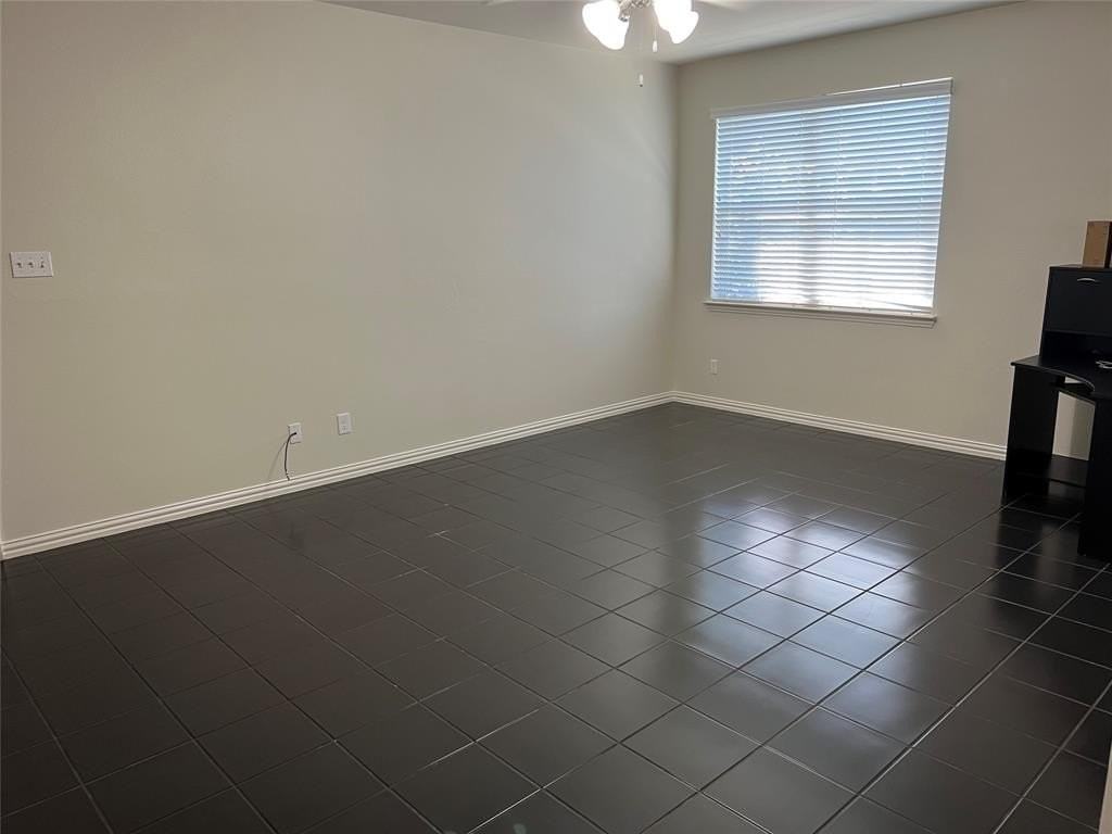 1412 Carver Ln - Photo 6 of 15