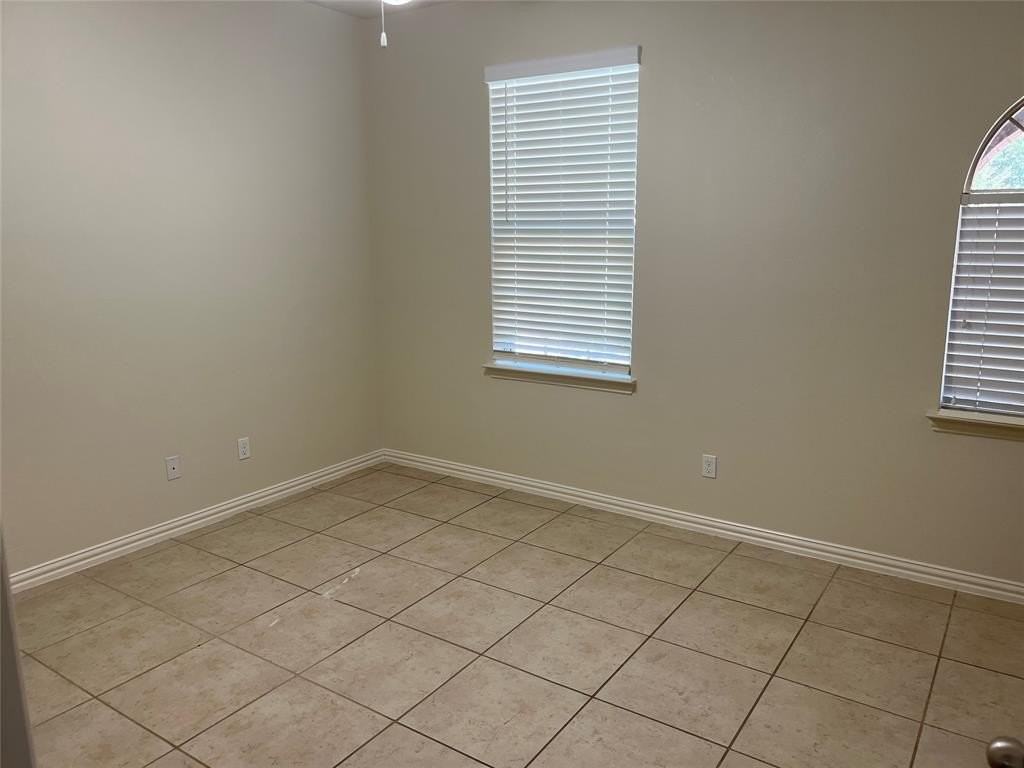 1412 Carver Ln - Photo 7 of 15