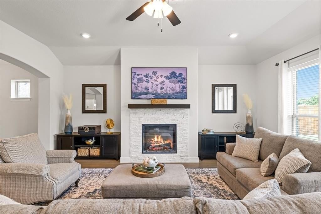 411 Heritage Hill Dr - Photo 3 of 39