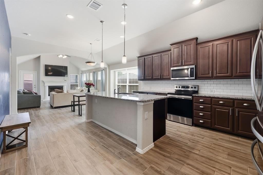 1204 Queens Brook Ln - Photo 7 of 17