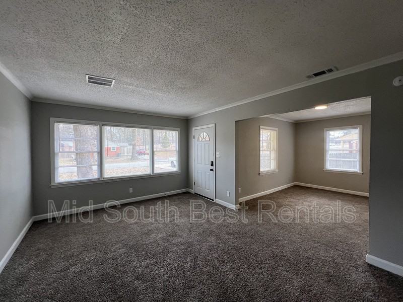 4643 Auburn Rd - Photo 3 of 15