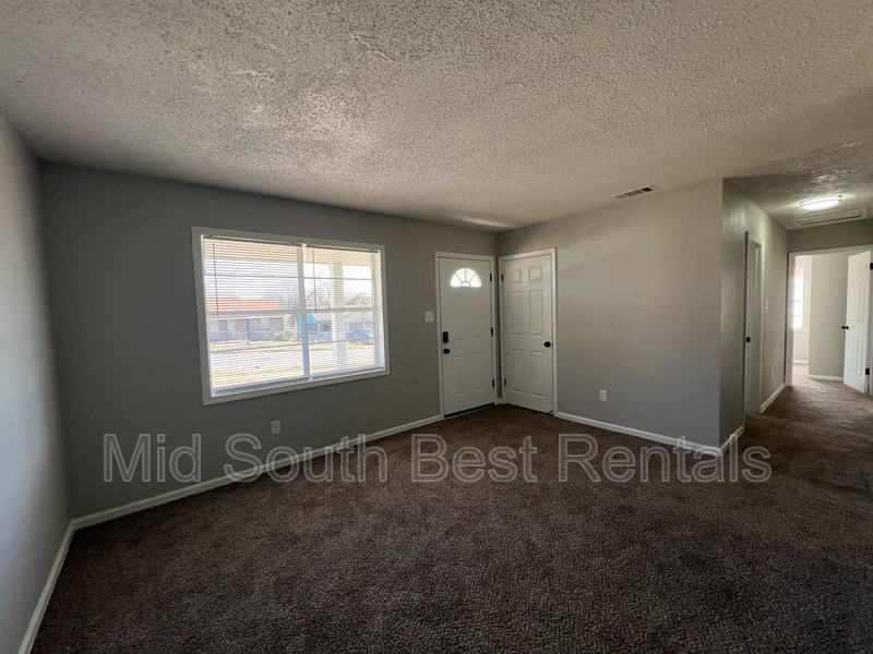 3985 Glenbrook St - Photo 2 of 11