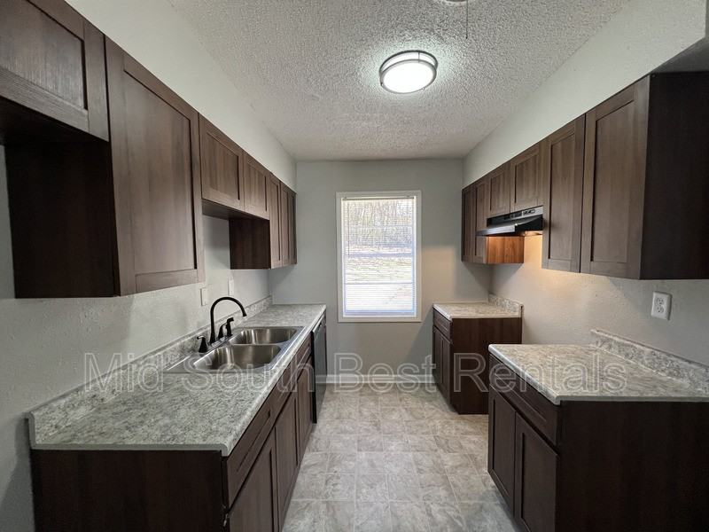 3985 Glenbrook St - Photo 3 of 11