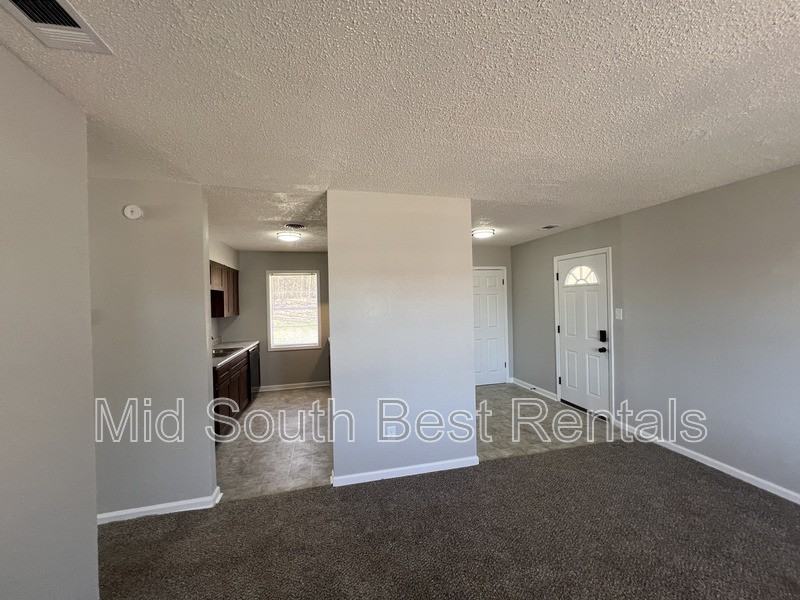 3985 Glenbrook St - Photo 4 of 11