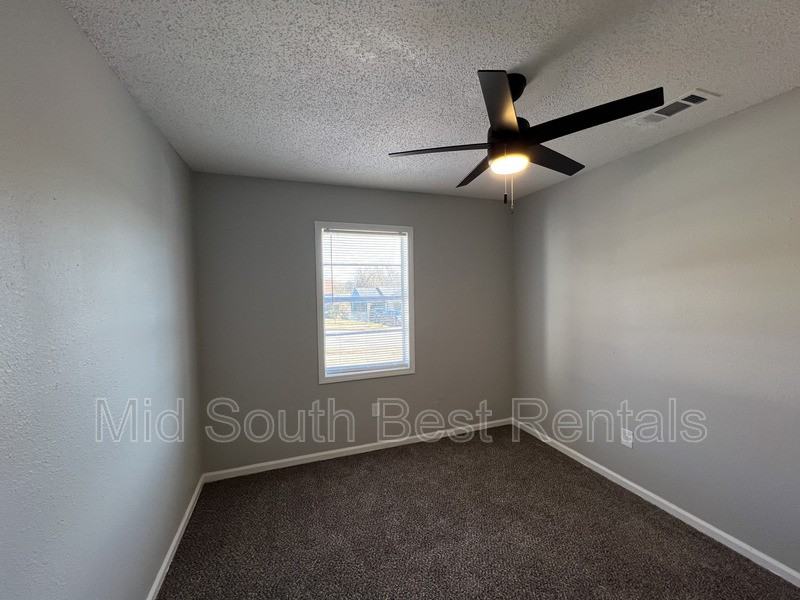 3985 Glenbrook St - Photo 6 of 11