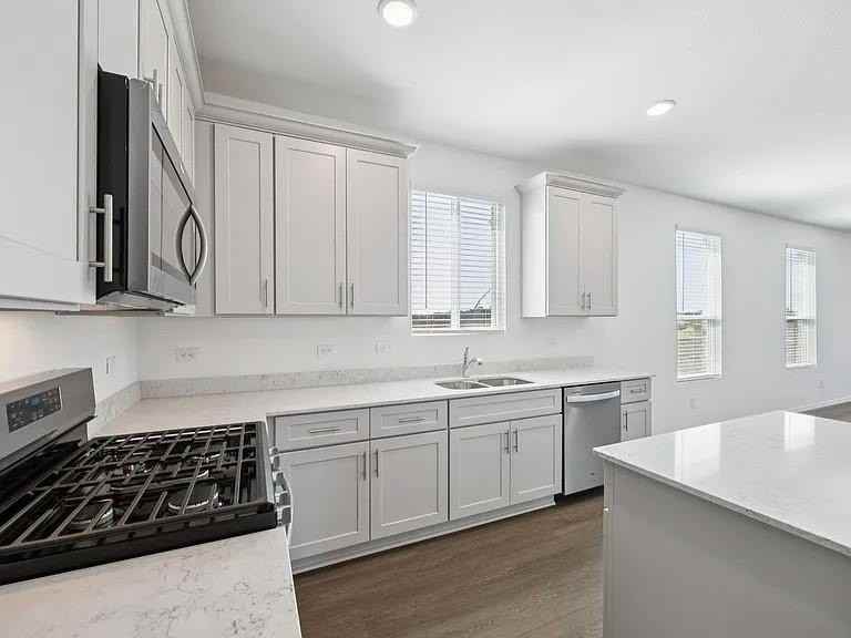 2440 Limerick Dr - Photo 4 of 11