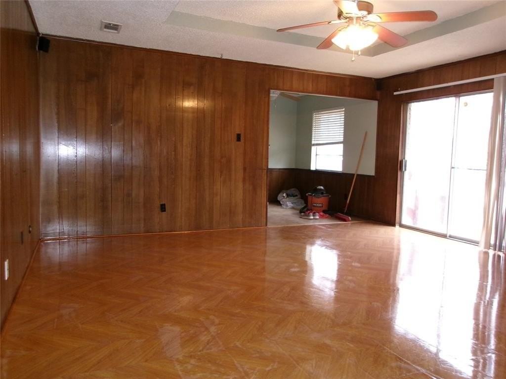 1022 S Center St - Photo 5 of 24