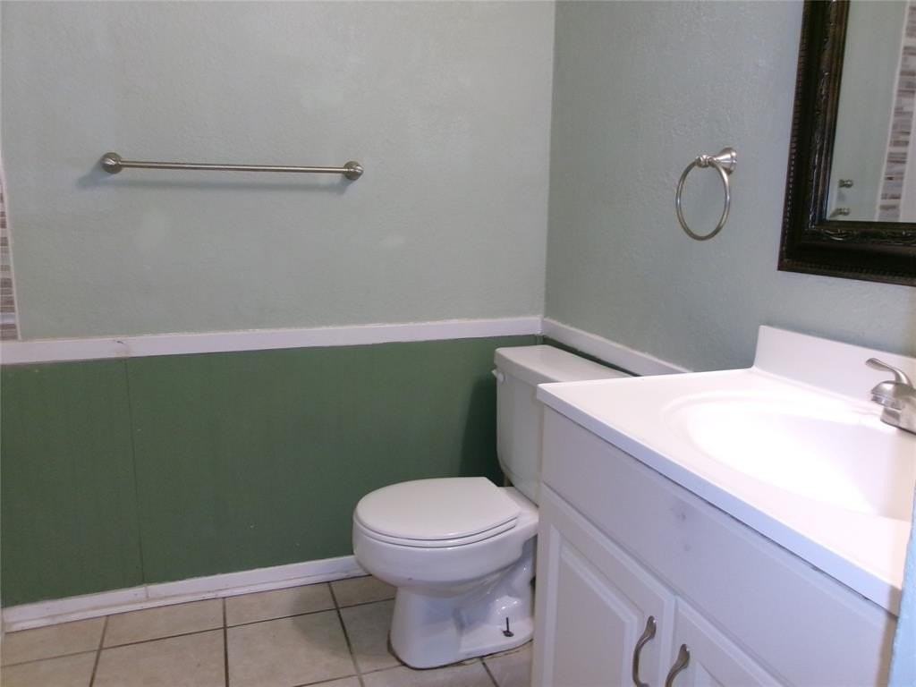 1022 S Center St - Photo 7 of 24