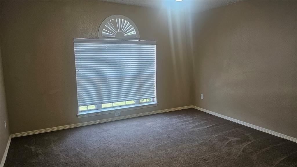 4902 Landrun Ln - Photo 7 of 12