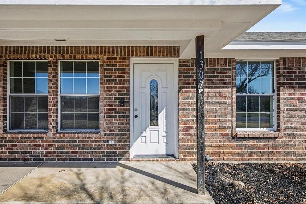 1307 Lynnwood Dr - Photo 4 of 25