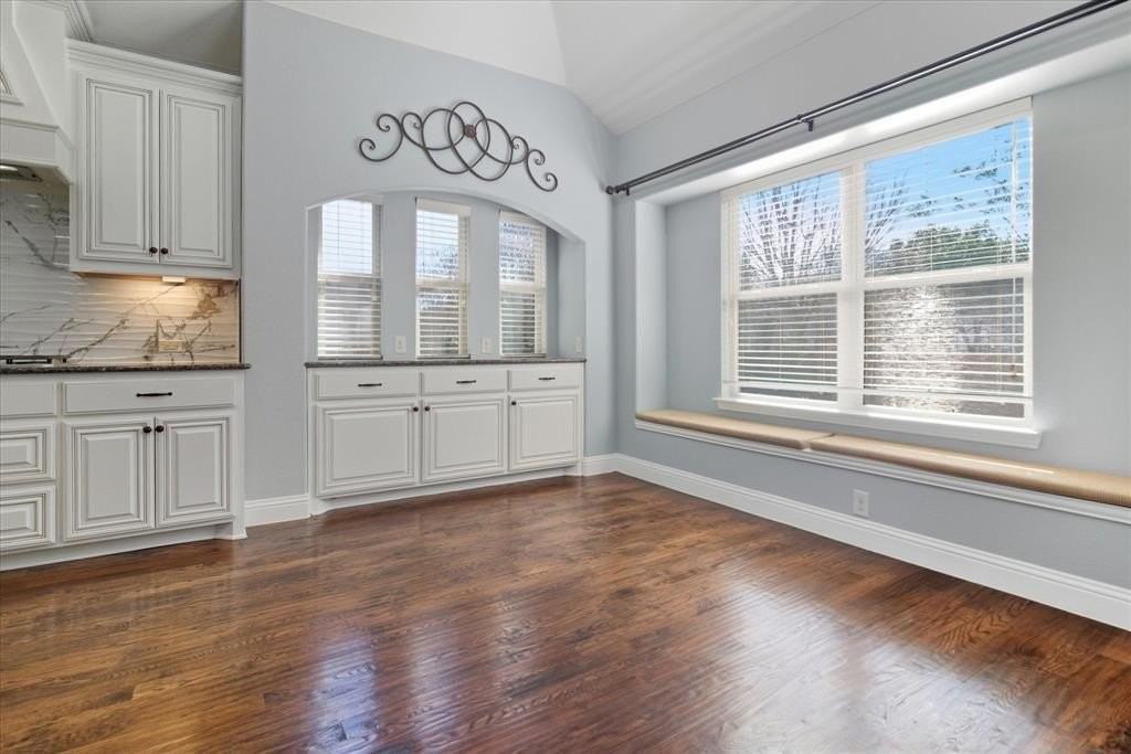 2324 Lynbridge Cir - Photo 5 of 16